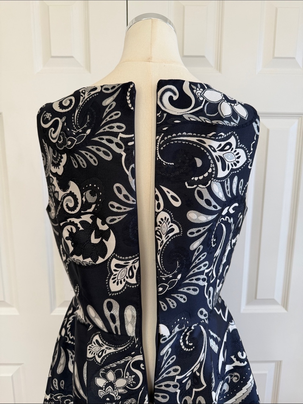 Tahari ASL Navy White Brocade Paisley Fit & Flare Wedding Guest Dress Size 8 - Picture 10 of 14